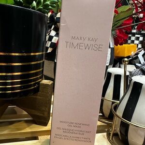 Mary Kay Moisture Renewing Gel Mask in Soft Pink 1 box per purchase 4 available